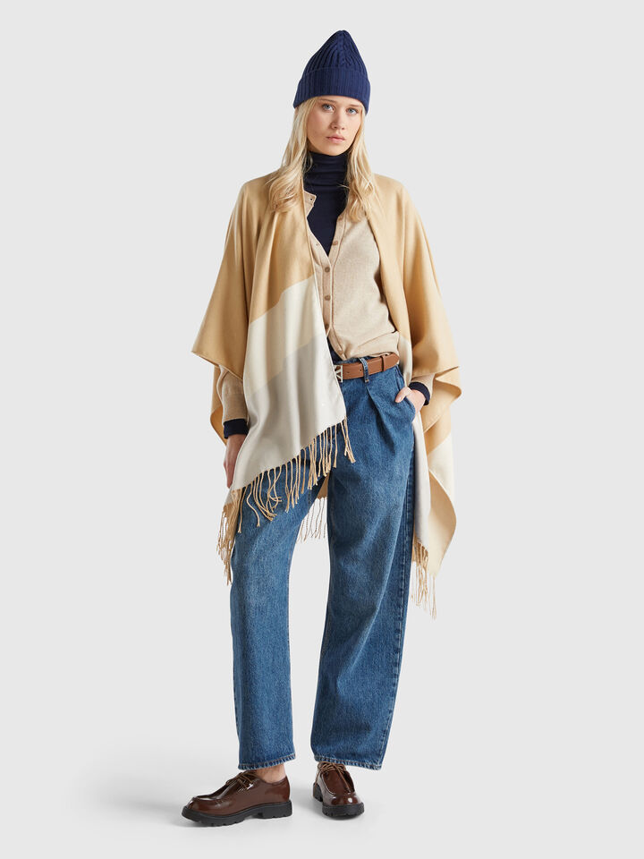 CAPE Mujer image number 3